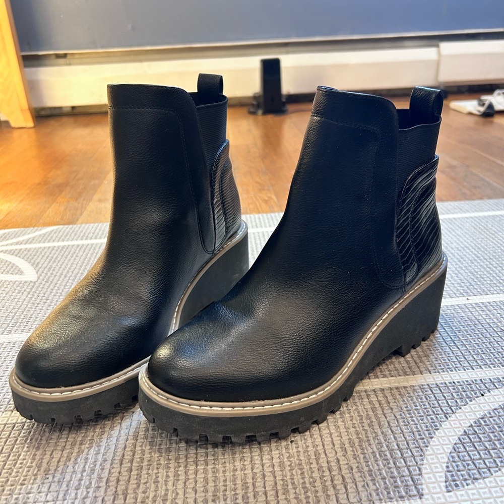 Black Wedge Shoes with Thick Sole and Matte Finish